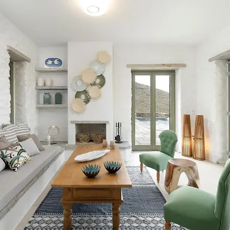 Luxury Ammos With A Swimming Pool Overlooking The Of Xyla On The Island Of Kea Willa *
